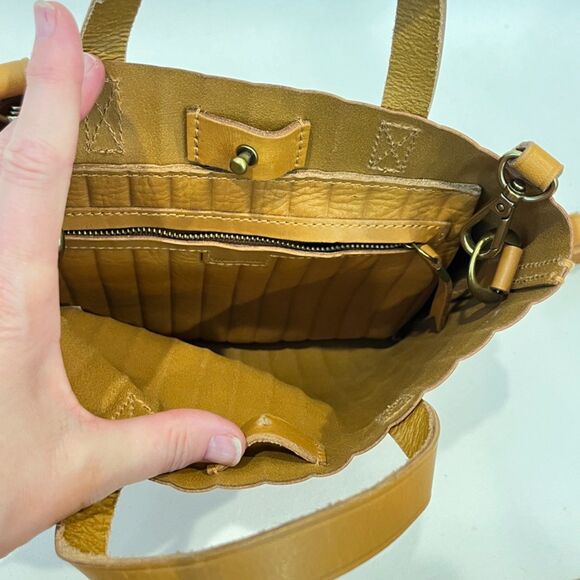 Madewell The Mini Transport Crossbody Bag Bubble Pleat Leather Tan - Picture 4 of 6